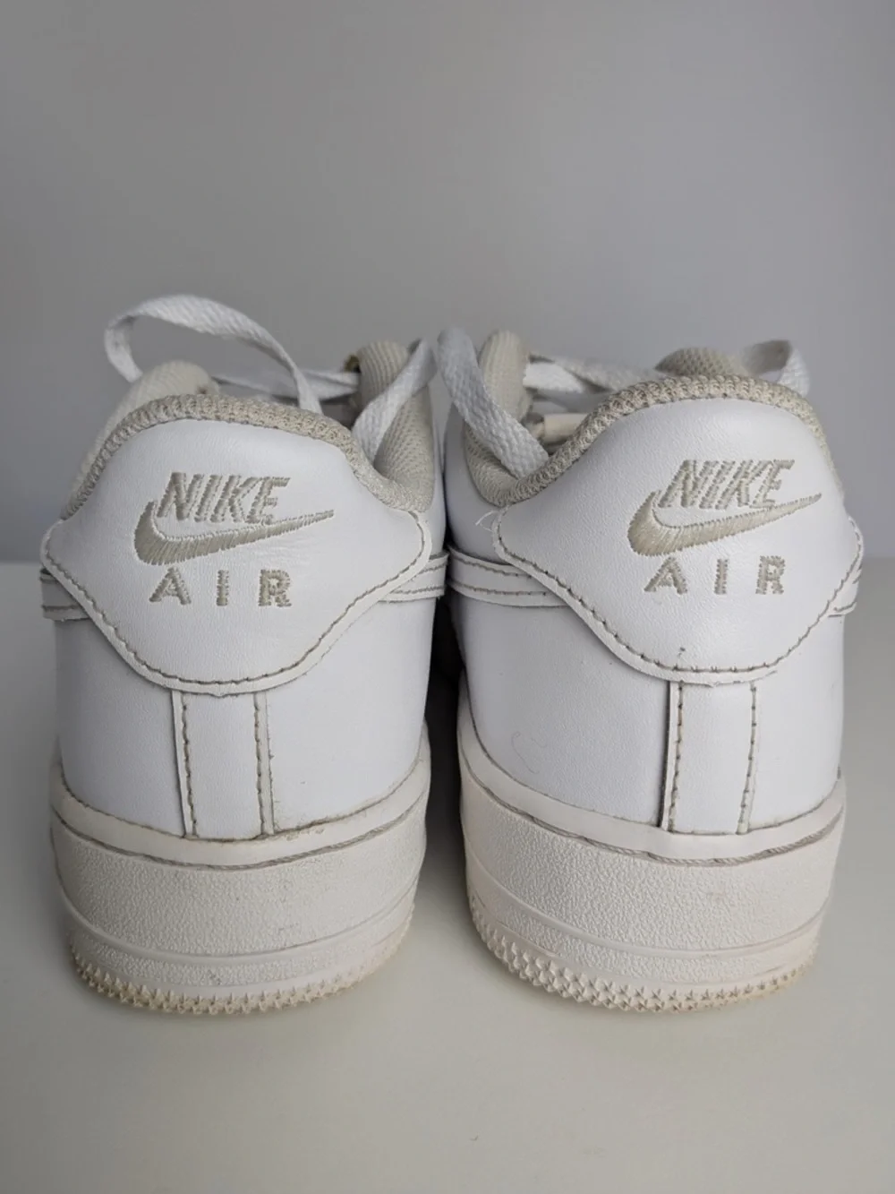 Nike Air Force 1 LE Triple White Sneakers - 6Y / Women’s 7.5 - Picture 3 of 7